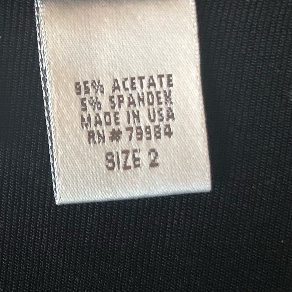 Chico’s V-neck versatile year-round top by Chico’s Travelers so it’s NO wrinkle - Picture 5 of 7